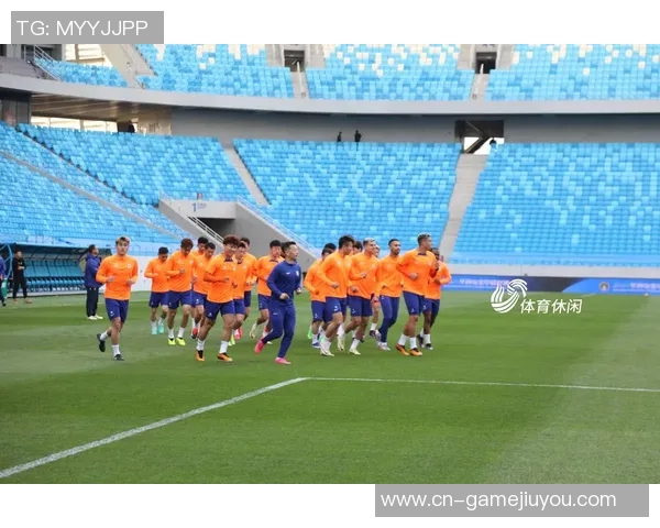 山东泰山队在武汉体育中心进行赛前踩场训练为即将到来的比赛做好准备 山东泰山队在武汉体育中心进行赛前踩场训练为即将到来的比赛做好准备