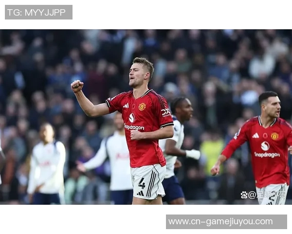 德里赫特社交媒体分享庆祝照片感谢曼联球迷支持艰难比赛后的喜悦