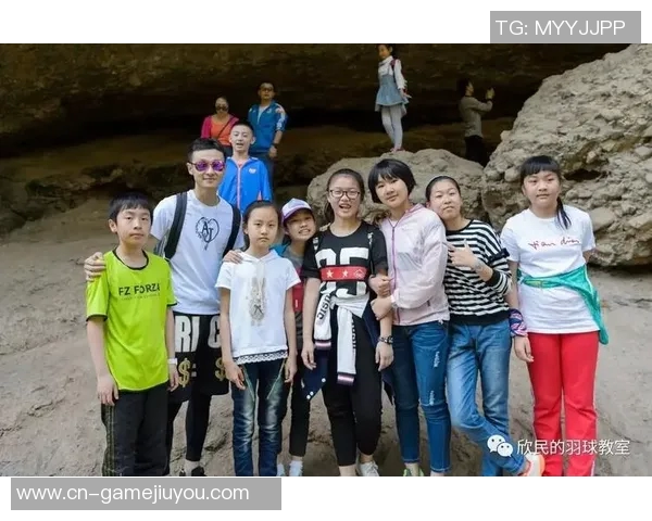 热心市民杰伦布朗发起慈善保龄球赛队友教练及工作人员积极参与助力公益