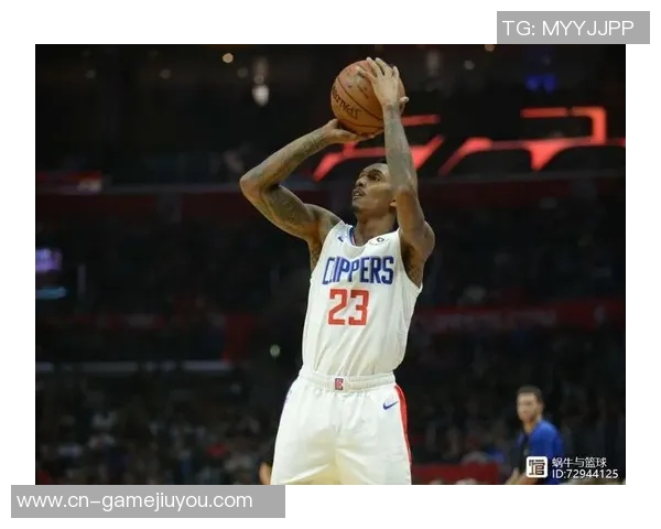 科隆后卫许伯斯右膝重伤恐缺席数月球队面临严峻考验